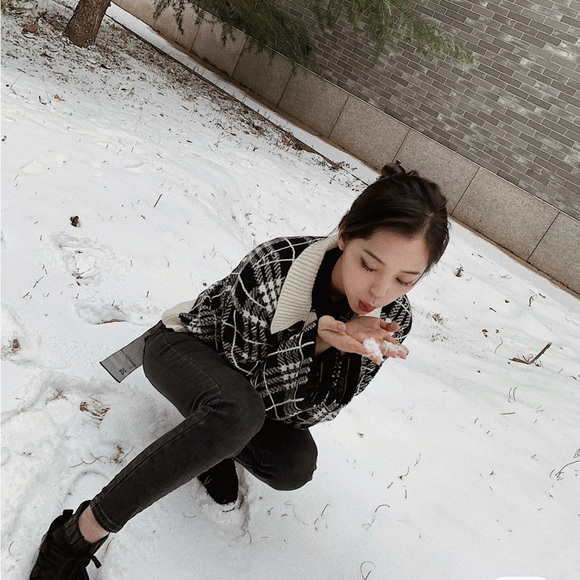 New Barrie Checked 100% Cashmere Cardigan Women Size M NWOT - Picture 7 of 17